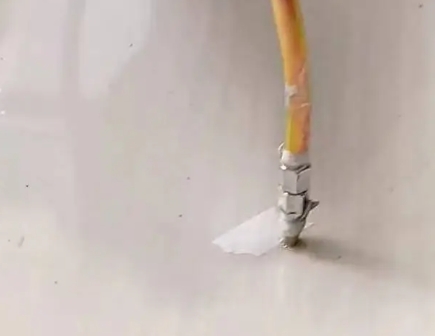 平度瓷砖空鼓维修公司专业解答在瓷砖铺贴过程中，如果使用的砂料过粗（如全部使用了粗砂），可能会导致以下问题