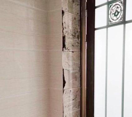 平度瓷砖空鼓免砸砖维修公司分享吸水砖泡水时间不够或过长都会对瓷砖铺贴效果产生影响